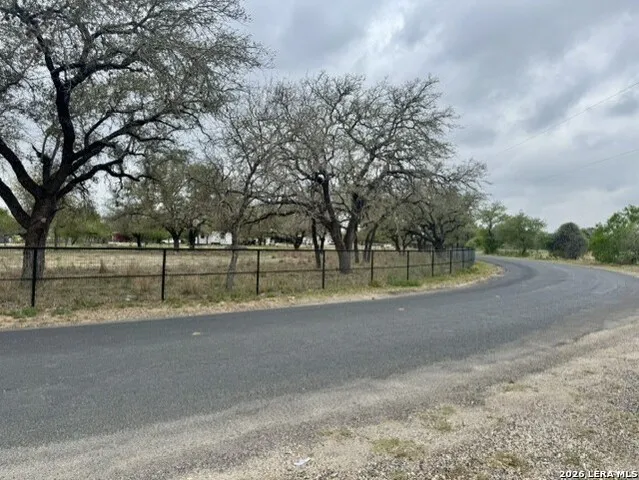 81 Stevens Rd Somerset, TX 78069